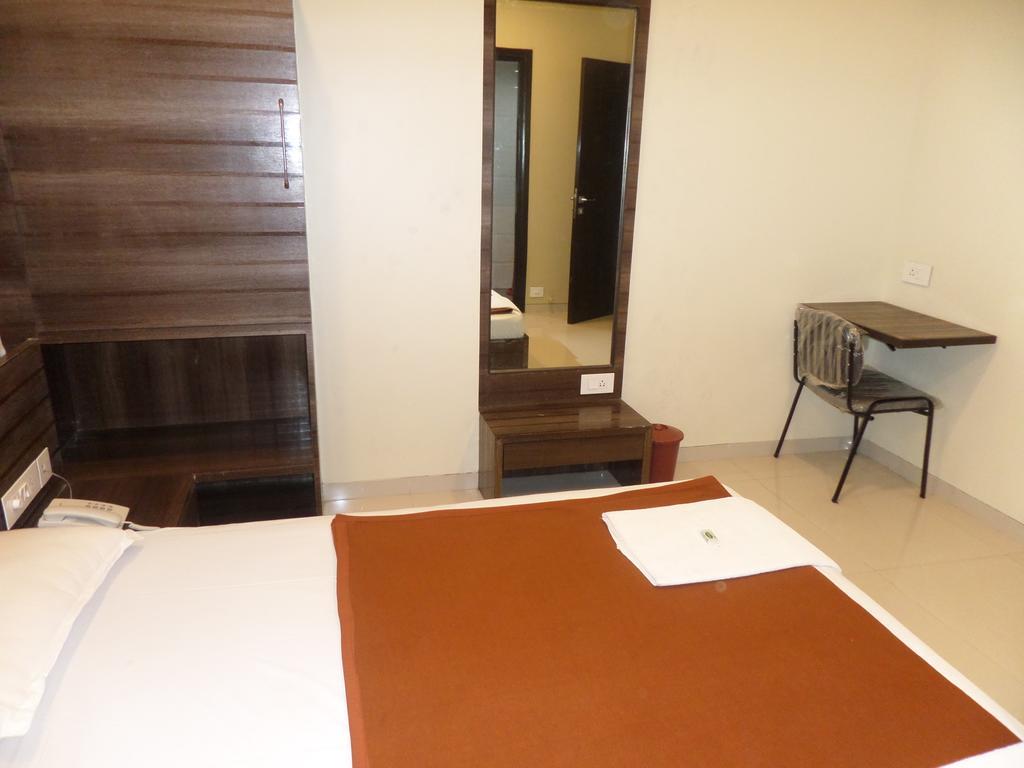 Sai Heera Residency Hotel Shirdi Bilik gambar